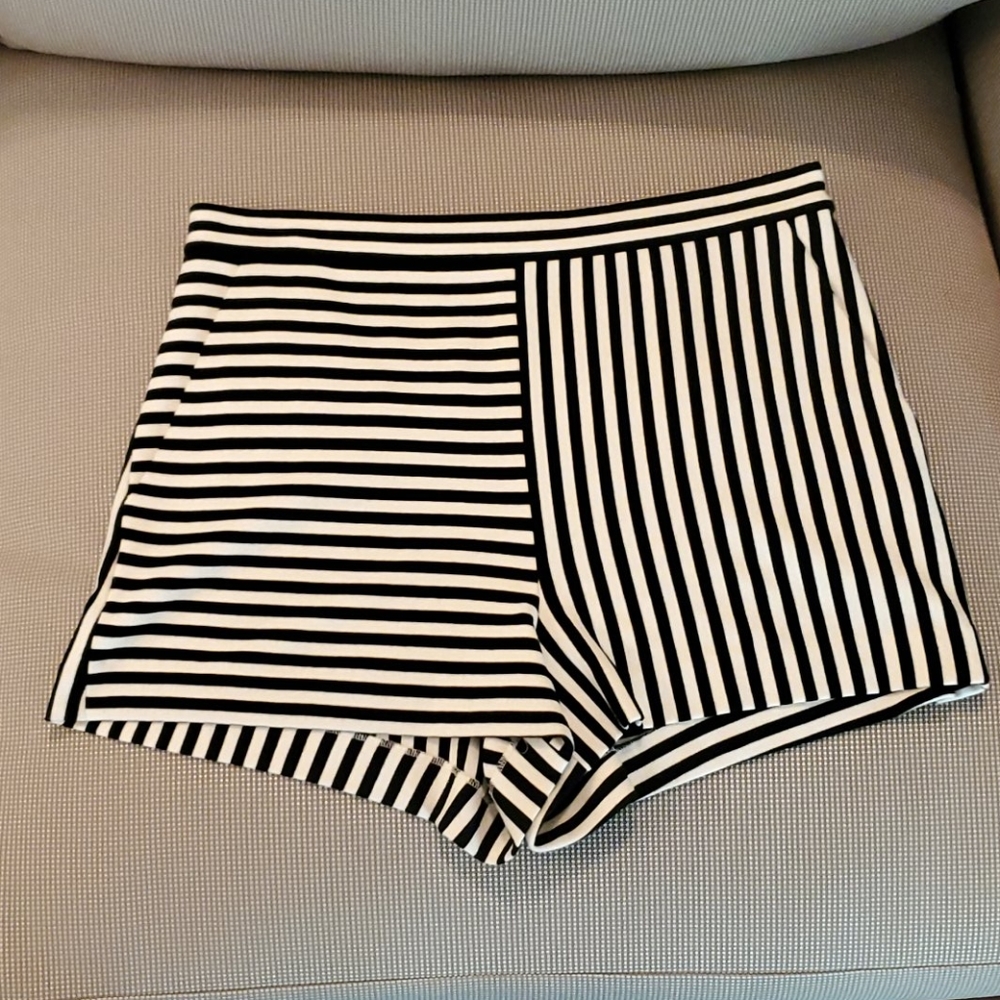 NWOT TIBI OF NEW YORK SHORTS 2 - Picture 2 of 14